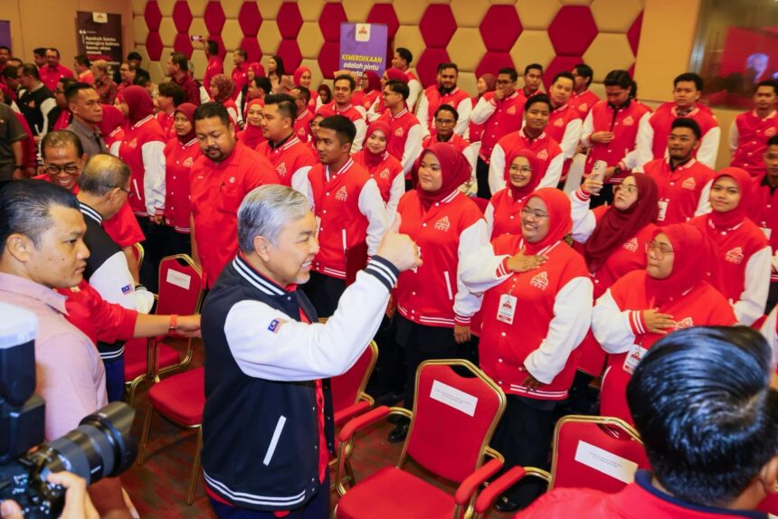 Anak muda tidak boleh hanya jadi penonton arena politik – Zahid